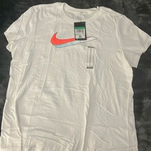 Women’s Nike t shirt